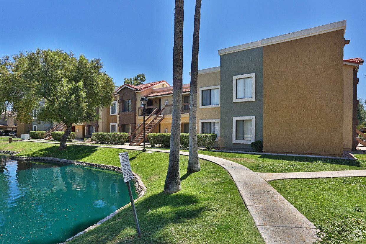 Photos and Video of Autumn Creek Apartments in Chandler, AZ